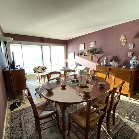 3 Etoiles Face - Parking